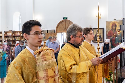 Божественная литургия в храме во имя святых первоверховных апостолов Петра и Павла г. Аткарска