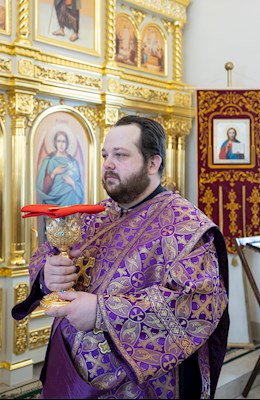 Митрополит Игнатий совершил Божественную литургию в храме святителя Иоанна Златоуста в п. Зональный г. Саратова