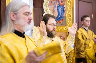 Митрополит Игнатий совершил Божественную литургию в храме во имя святителя Николая Японского г. Саратова