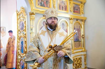 Митрополит Игнатий совершил Божественную литургию в храме святителей Василия Великого, Григория Богослова и Иоанна Златоустого г. Саратова