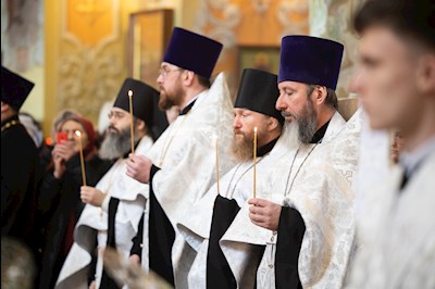 В Покровском соборе прошла торжественная встреча саратовских святителей
