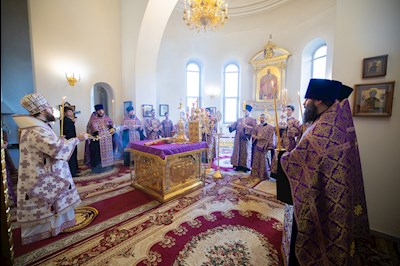 Митрополит Игнатий совершил всенощное бдение с чином выноса Креста в Свято-Троицком кафедральном соборе г. Вольска