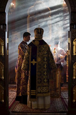 Митрополит Игнатий совершил Божественную литургию в Крестовоздвиженском храме г. Хвалынска