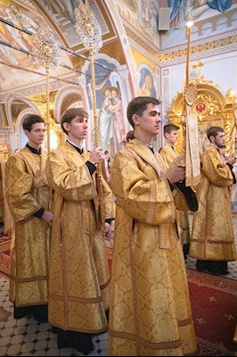 Митрополит Игнатий совершил Божественную литургию в Свято-Троицком кафедральном соборе Саратова