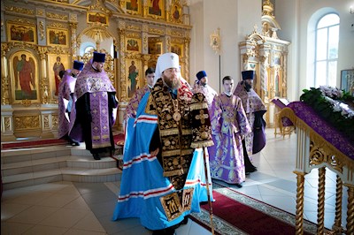 Митрополит Игнатий совершил всенощное бдение с чином воздвижения Креста в кафедральном соборе Живоначальной Троицы г. Вольска
