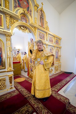 Митрополит Игнатий совершил Божественную литургию в Трехсвятительском храме г. Саратова