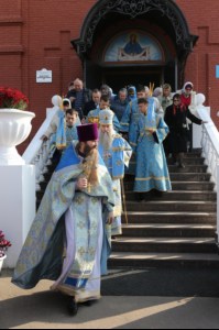 Божественная литургия в храме в честь Покрова Пресвятой Богородицы города Петровска