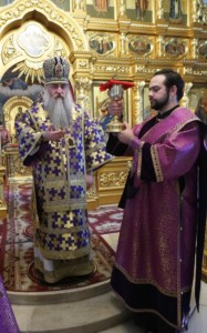 Крещальная литургия в Свято-Троицком соборе Саратова