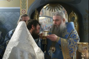Божественная литургия в Свято-Троицком соборе Саратова