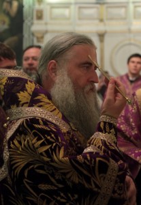 Всенощное бдение c Чином Воздвижения Креста в Духосошественском соборе города Саратова