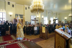 Божественная литургия на Архиерейском подворье — храме во имя преподобного Серафима Саровского г. Саратова