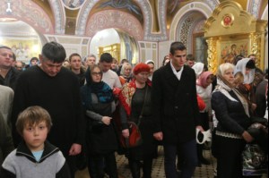 Митрополит Лонгин совершил Рождественское ночное богослужение