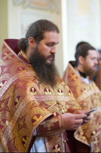 В Великий Четверг Митрополит Лонгин совершил Литургию Василия Великого и Чин умовения ног