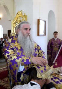 Божественная литургия в храме во имя святителей Василия Великого, Григория Богослова, Иоанна Златоуста г. Саратова