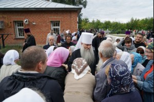 В канун празднования Собора Саратовских святых совершена панихида по убиенным в годы гонений на Воскресенском кладбище Саратова