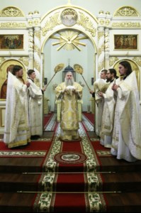 Божественная литургия на Архиерейском подворье — храме во имя преподобного Серафима Саровского г.Саратова