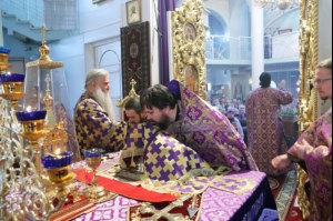 Божественная литургия и панихида в храме во имя Всех Святых, в земле Российской просиявших г. Саратова