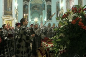 Митрополит Лонгин совершил утреню с Чином погребения