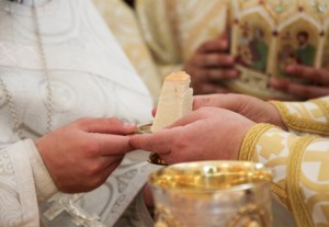 Божественная литургия в саратовском храме святителя Луки Исповедника, архиепископа Симферопольского