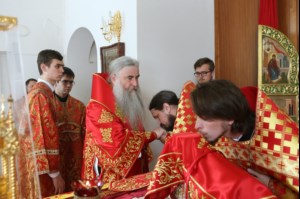 Божественная литургия на Архиерейском подворье — храме в честь иконы Божией Матери «Утоли моя печали» г.Саратова