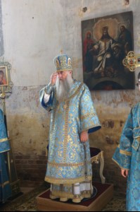 Божественная литургия в храме в честь Покрова Пресвятой Богородицы села Сокур Татищевского района