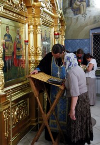 Всенощное бдение с чином Погребения Божией Матери в Свято-Троицком кафедральном соборе г. Саратова