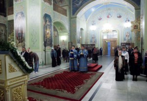 Всенощное бдение в храме в честь Покрова Пресвятой Богородицы г.Саратова