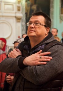 Архиепископ Элистинский и Калмыцкий Юстиниан совершил Божественную литургию и панихиду в Духосошественском храме г. Саратова
