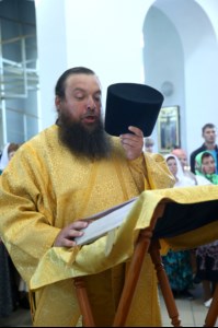 Божественная литургия в храме святых первоверховных апостолов Петра и Павла г. Красноармейска