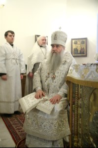 Божественная литургия на Архиерейском подворье — храме в честь иконы Божией Матери «Утоли моя печали» г. Саратова