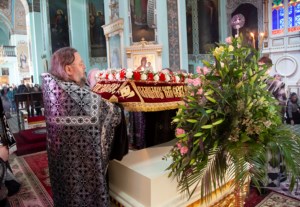 Вечерня с выносом Плащаницы Спасителя в храме в честь Сошествия Святого Духа города Саратова