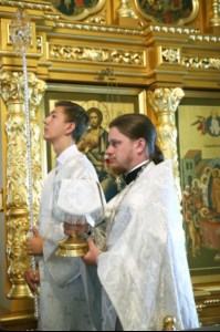 Крещальная литургия в Свято-Троицком соборе Саратова