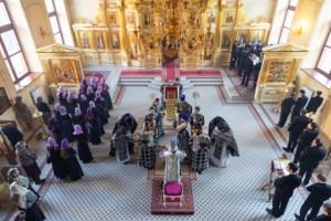 Литургия Преждеосвященных Даров на Архиерейском подворье — в храме во имя святого апостола и евангелиста Иоанна Богослова при СПДС
