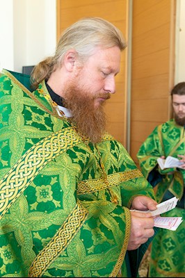 Божественная литургия в соединении с вечерней в Свято-Троицком кафедральном соборе г. Вольска