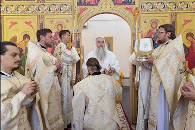 Божественная литургия в храме во имя святителя Митрофана, епископа Воронежского, г.Саратова