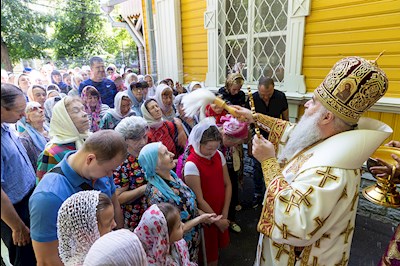 Божественная литургия в храме во имя великомученика и целителя Пантелеимона г. Саратова