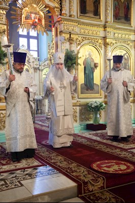 Божественная литургия и панихида в храме в честь Сошествия Святого Духа г. Саратова