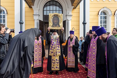 В Саратове и Покровске прошел автомобильный крестный ход со святынями Саратовской митрополии