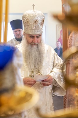 Божественная литургия в храме во имя святого праведного Лазаря Четверодневного на Новоелшанском кладбище г. Саратова