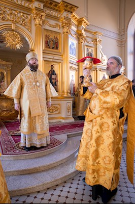 Митрополит Игнатий совершил Божественную литургию в храме во имя святого апостола и евангелиста Иоанна Богослова при СПДС