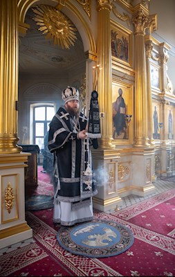 Митрополит Игнатий совершил вечернюю Литургию Преждеосвященных Даров в храме во имя святого апостола и евангелиста Иоанна Богослова при Саратовской православной духовной семинарии