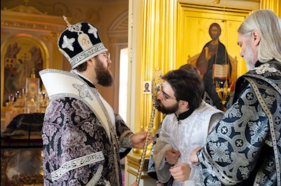 Митрополит Игнатий совершил Литургию Преждеосвященных Даров в храме святого апостола и евангелиста Иоанна Богослова при СПДС