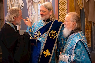 Митрополит Игнатий совершил вечернее богослужение с чтением акафиста Пресвятой Богородице в Свято-Троицком кафедральном соборе г. Саратова