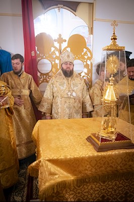 Митрополит Игнатий совершил Великое освящение храма святителя и Чудотворца Николая села Долгий Буерак Гагаринского района г. Саратова и Божественную литургию в новоосвященном храме