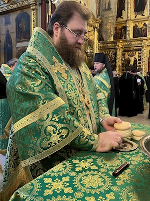 Архиереи Саратовской митрополии сослужили Святейшему Патриарху Кириллу за Литургией в Свято-Троицкой Сергиевой Лавре