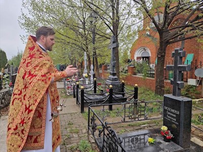 На Радоницу совершено поминовение усопших священнослужителей