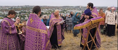 В Вольске освящен поклонный крест
