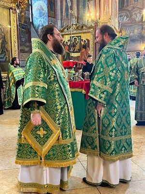 Архиереи Саратовской митрополии сослужили Святейшему Патриарху Кириллу за Литургией в Свято-Троицкой Сергиевой Лавре