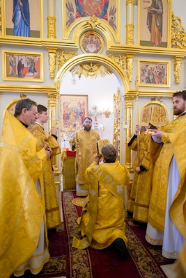 Митрополит Игнатий совершил Божественную литургию в Трехсвятительском храме г. Саратова