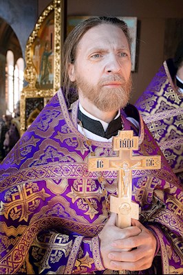 Митрополит Игнатий совершил Божественную литургию в Крестовоздвиженском храме г. Хвалынска